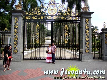 Malaysia Kings Palace Gate Photos